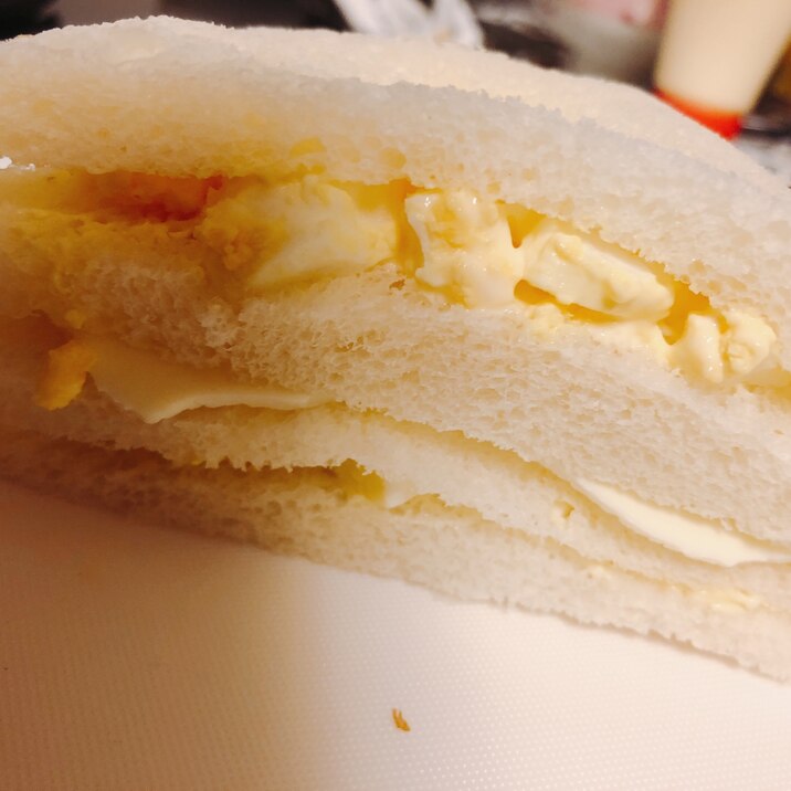 卵とチーズのサンドイッチ！！！